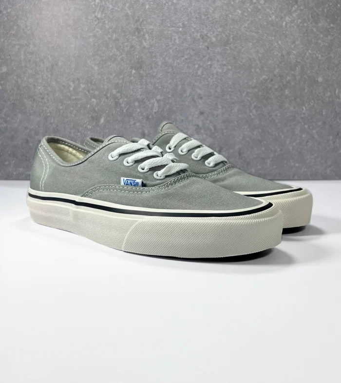 TENIS ZAPATILLAS AUTHENTIC GRIS