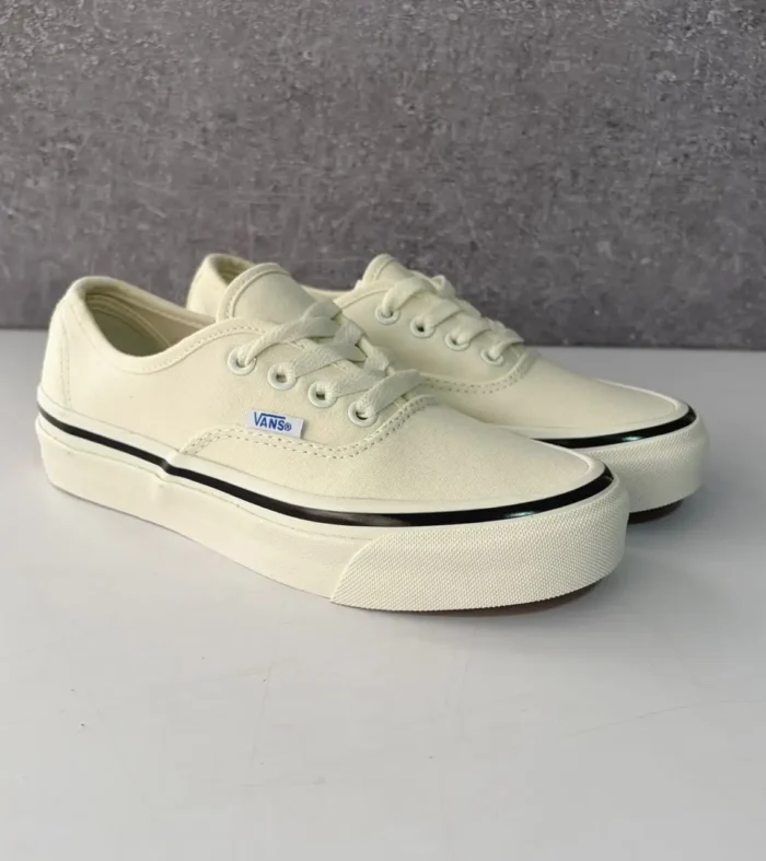 TENIS ZAPATILLAS AUTHENTIC CREMA BEIGE